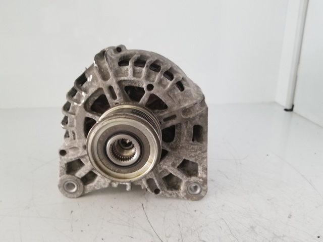 231004864R RENAULT Генератор купить в Ирпень
