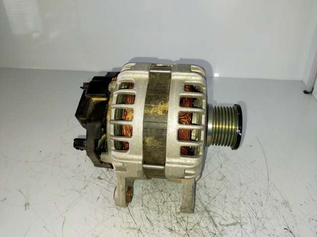 RENAULT 231004BE0BF Генератор в наличии Черновцы