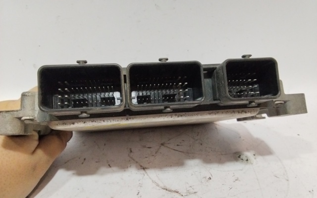 RENAULT 237101293R Блок управления двигателем в наличии Украина