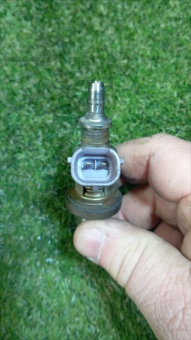 Regulador de pressão de combustível na régua de injectores Toyota Corolla E15