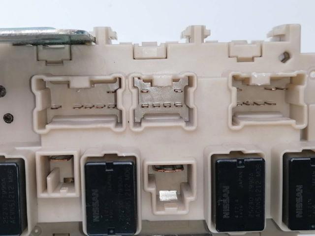 Unidade de dispositivos de segurança Nissan Navara D23, D23T