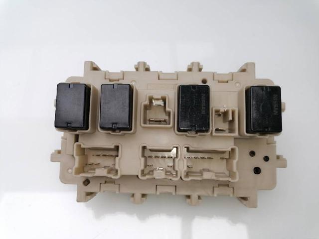 Unidade de dispositivos de segurança Nissan Navara D23, D23T