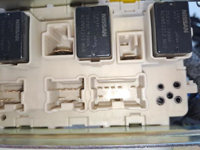 Unidade de dispositivos de segurança Nissan Navara D23, D23T