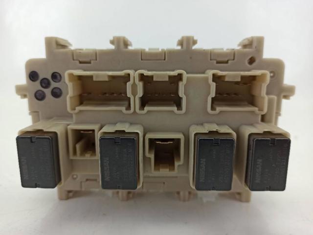 Unidade de dispositivos de segurança Nissan Navara D23, D23T