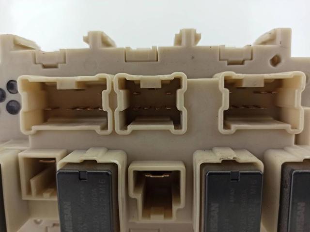 Unidade de dispositivos de segurança Nissan Navara D23, D23T