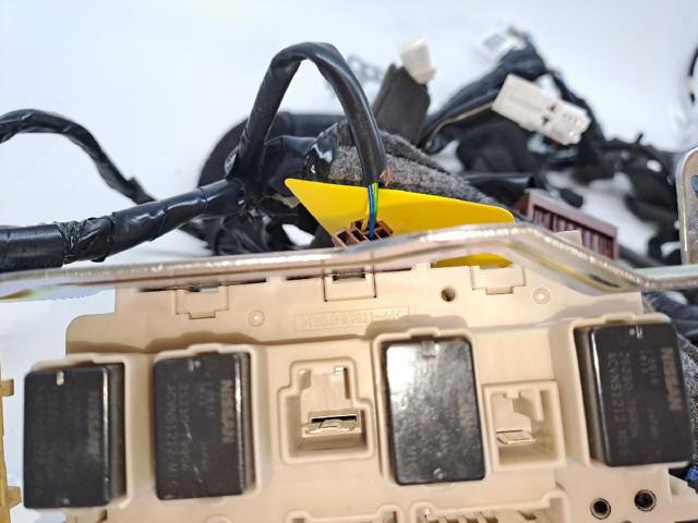 Unidade de dispositivos de segurança Nissan Navara D23, D23T