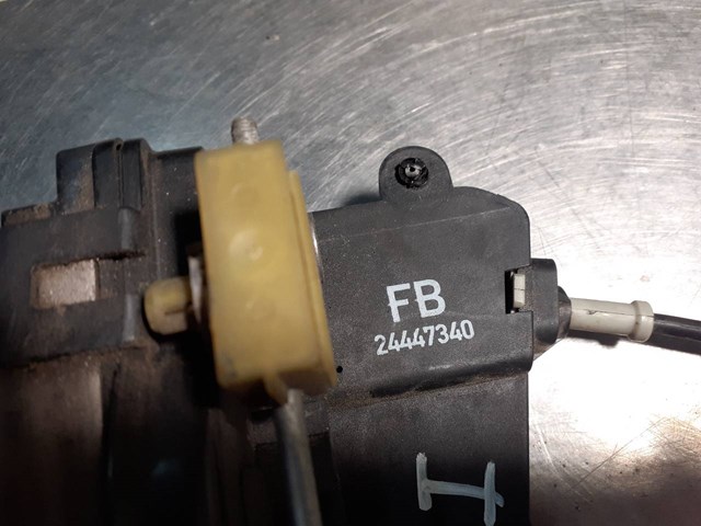 Fecho da porta dianteira esquerda Opel Vectra