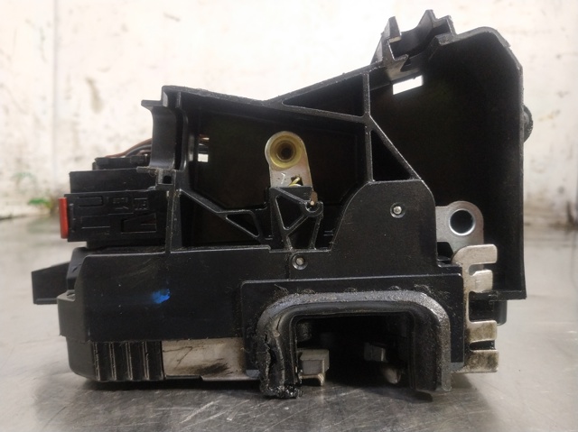 Fecho da porta dianteira esquerda Opel Vectra