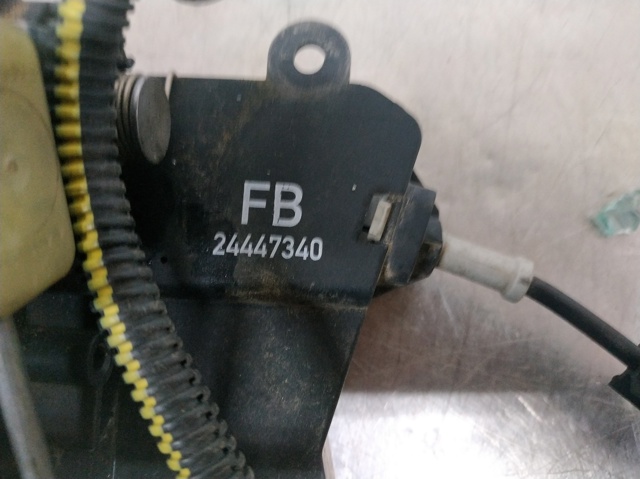 Fecho da porta dianteira esquerda Opel Vectra