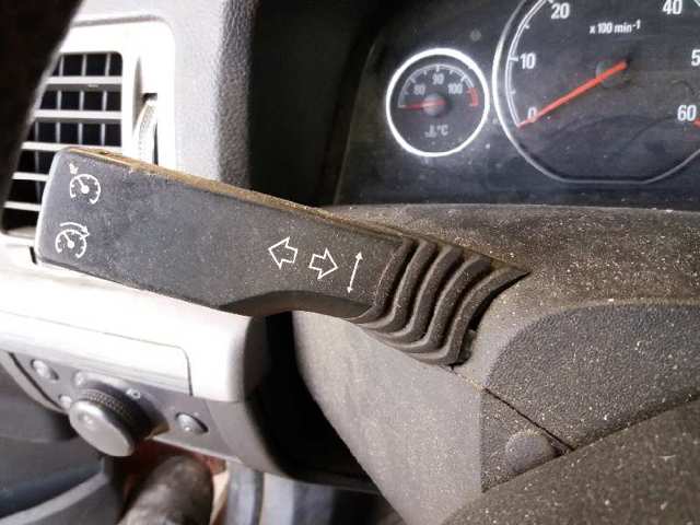 Comutador esquerdo instalado na coluna da direção 24454625 Opel