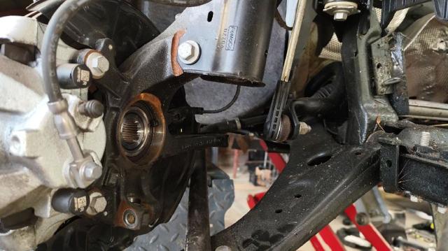 FORD 2451512 Цапфа передняя правая в наличии Харьков