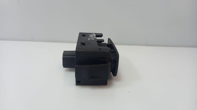 252100622R RENAULT Кнопка включения аварийного сигнала купить в Тернополь