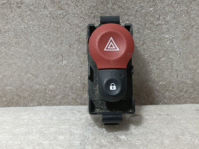 252105246R RENAULT Кнопка включения аварийного сигнала купить в Киев