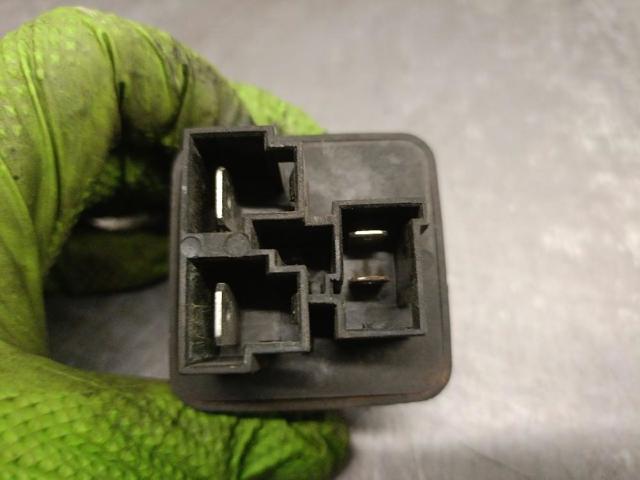 Relê das velas de incandescência Nissan Terrano 2 R20