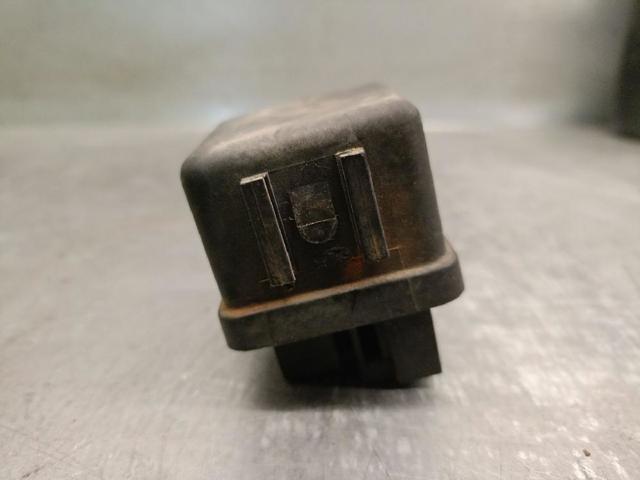 Relê das velas de incandescência Nissan Terrano 2 R20