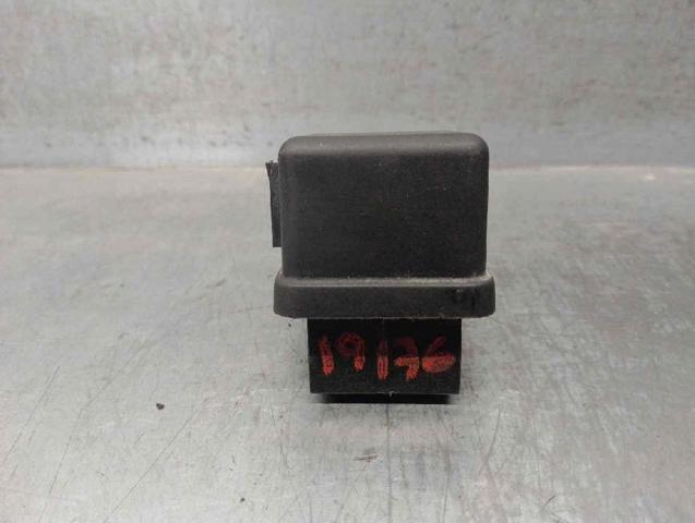 Relê das velas de incandescência Nissan Terrano 2 R20