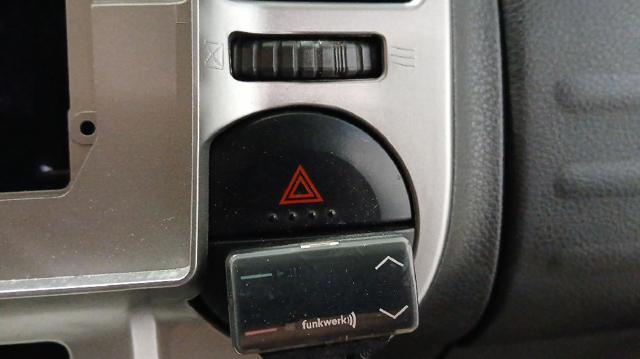 Botão de ativação do sinal de emergência Nissan X-Trail T30