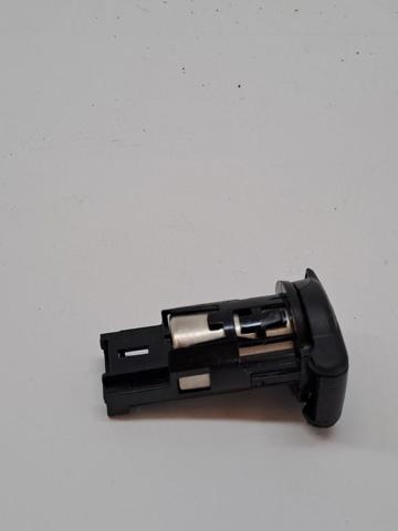 253318224R RENAULT Гнездо (розетка) прикуривателя купить в Запорожье
