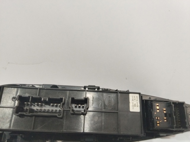254013NA0B NISSAN Кнопочный блок управления стеклоподъемником передний левый купить в Запорожье