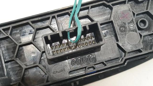 RENAULT 254015253R Кнопочный блок управления стеклоподъемником передний левый в наличии Винница