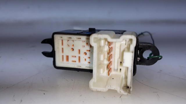 254111VX0A NISSAN Кнопка включения мотора стеклоподъемника передняя правая купить в Житомир