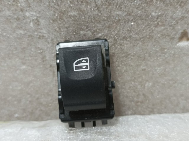 RENAULT 254214896R Кнопка включения мотора стеклоподъемника задняя правая в наличии Украина