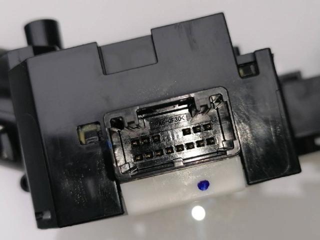 Comutador instalado na coluna da direção, montado Nissan Navara D23, D23T