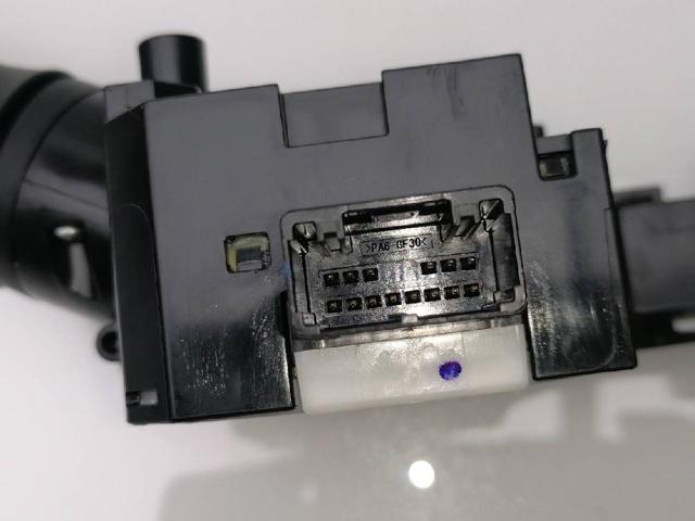 Comutador instalado na coluna da direção, montado Nissan Navara D23, D23T