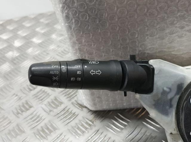 Comutador instalado na coluna da direção, montado Nissan Navara D40