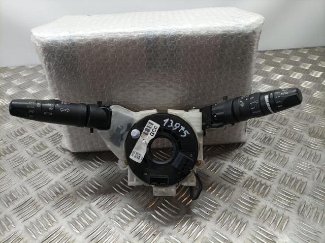 Comutador instalado na coluna da direção, montado Nissan Navara D40