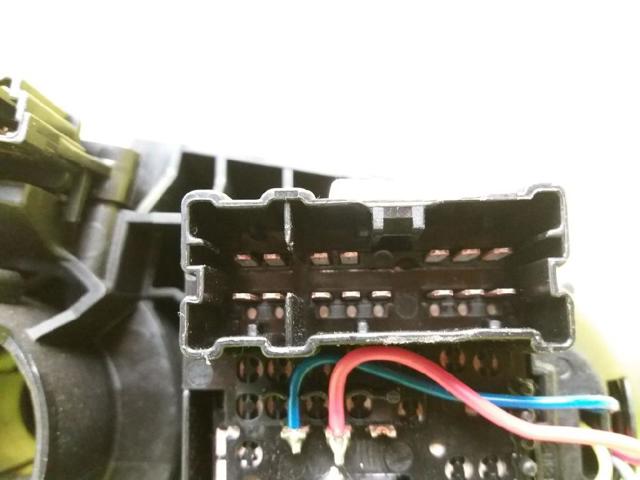 RENAULT 255671336R Переключатель подрулевой, центральная часть в наличии Каменское