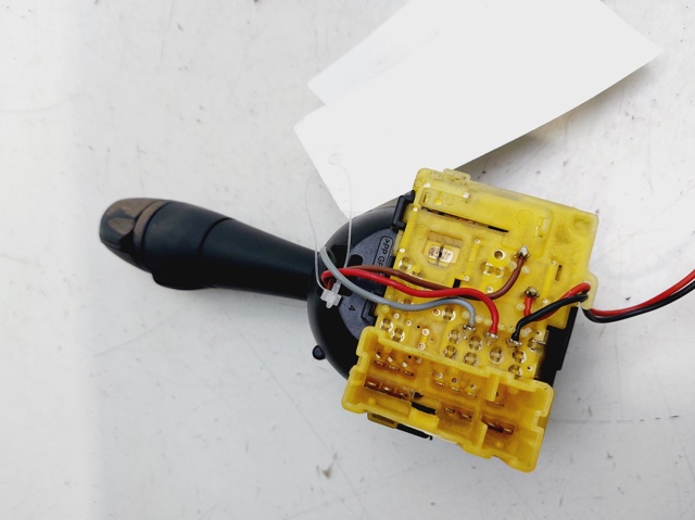 Comutador instalado na coluna da direção, montado Renault CAPTUR 2