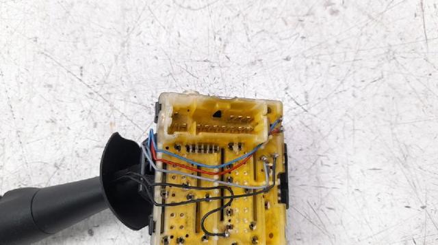 Comutador instalado na coluna da direção, montado Renault CAPTUR 2