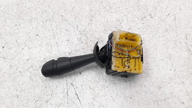 Comutador instalado na coluna da direção, montado Renault CAPTUR 2
