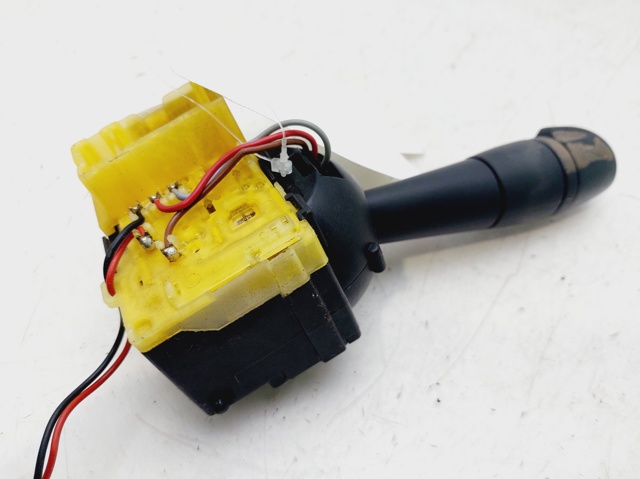 Comutador instalado na coluna da direção, montado Renault CAPTUR 2