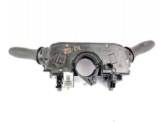 Comutador instalado na coluna da direção, montado Dacia Duster HM