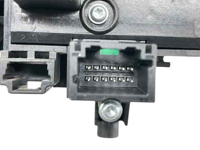 Comutador instalado na coluna da direção, montado Dacia Duster HM