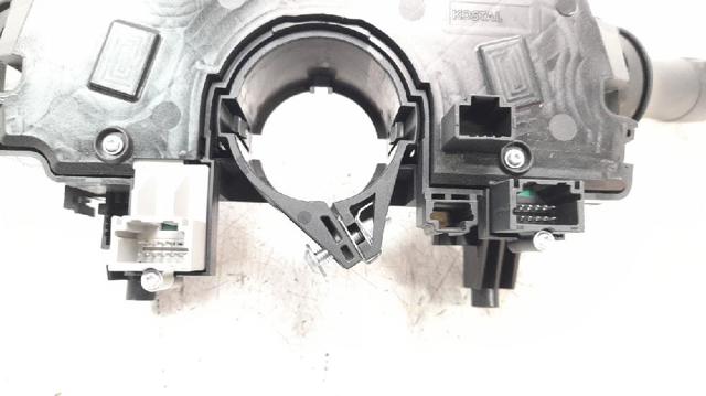 Comutador instalado na coluna da direção, montado Dacia Duster HM