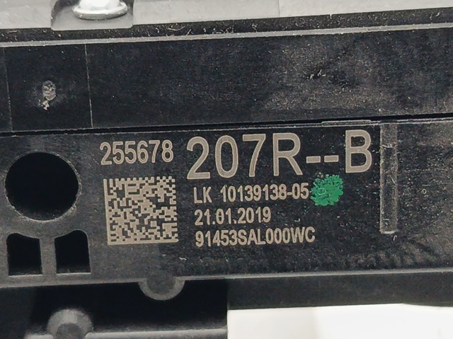 Comutador instalado na coluna da direção, montado Dacia Duster HM