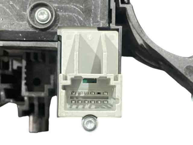 Comutador instalado na coluna da direção, montado Dacia Duster HM