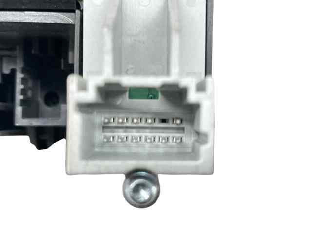 Comutador instalado na coluna da direção, montado Dacia Duster HM