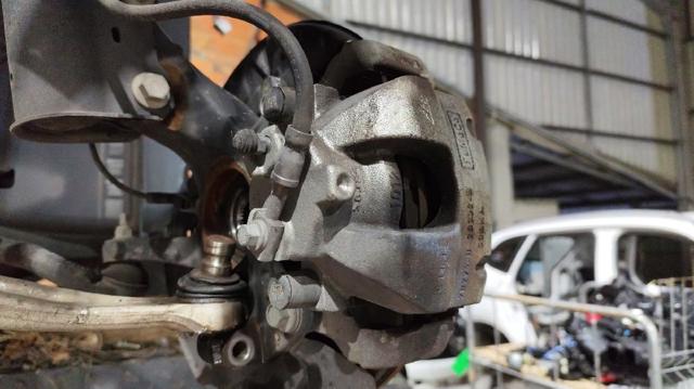 2560838 FORD Суппорт тормозной передний левый купить в Ирпень