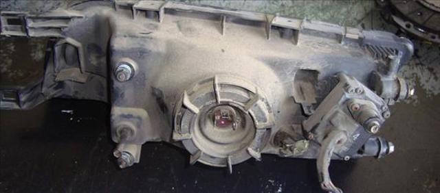 NISSAN 260101N725 Правая фара в наличии Житомир