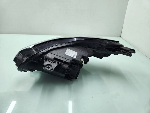 RENAULT 260104900R Правая фара в наличии Львов