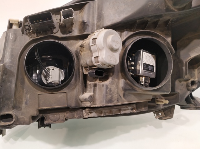 260108323R RENAULT Правая фара купить в Ровно