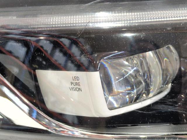 RENAULT 260108343R Фара правая в наличии Винница