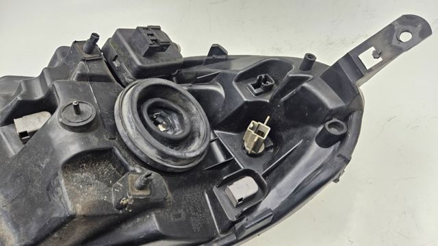 26010AX700 NISSAN Правая фара купить в Николаев