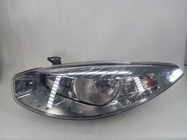 Luz esquerda 260603523R Renault (RVI)