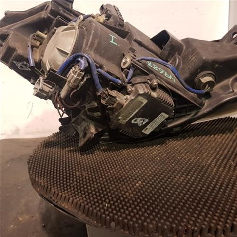 NISSAN 26075CC00A Левая фара в наличии Украина