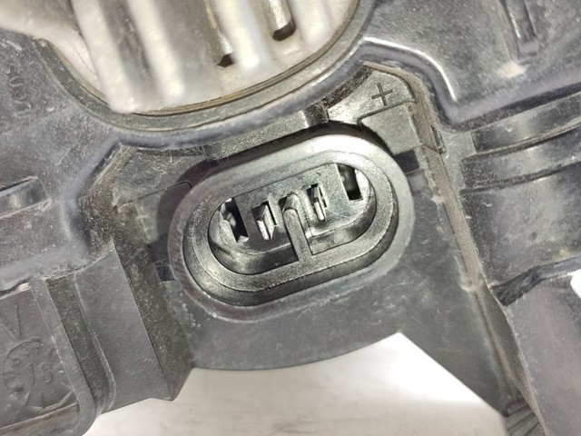 RENAULT 261555538R Фара противотуманная левая в наличии Украина